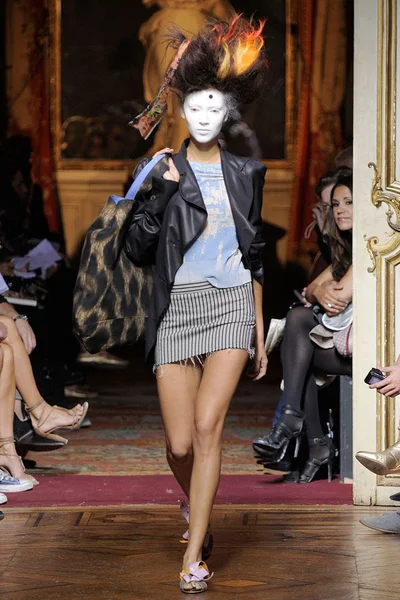 Look 28